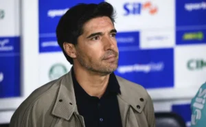 Abel Ferreira se aproxima de recorde no Palmeiras e se emociona com apoio da torcida: “Arrepia”