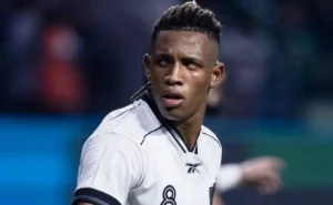 Abel Ferreira desconversa sobre Danilo após rumores: “Ele é do Botafogo, não do Palmeiras”