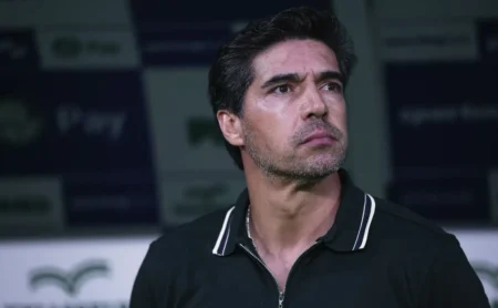 Abel Ferreira ultrapassa Vanderlei Luxemburgo e se torna o técnico com mais jogos à frente do Palmeiras em casa