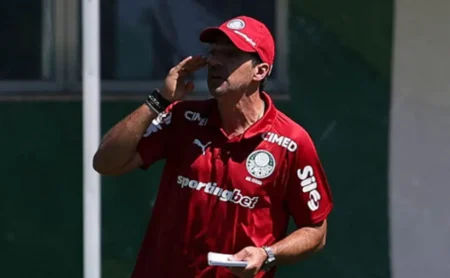 Abel Ferreira aponta Jefté como preferido para a vaga de Piquerez e aguarda evolução de Arthur