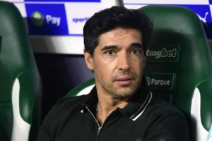 Abel reconhece desgaste do Palmeiras e agradece Leila por Arias: "Durmo mais sossegado"
