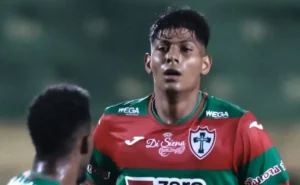 Acordo encaminhado: Zé Vitor deve jogar na Série A pelo Vitória em 2026