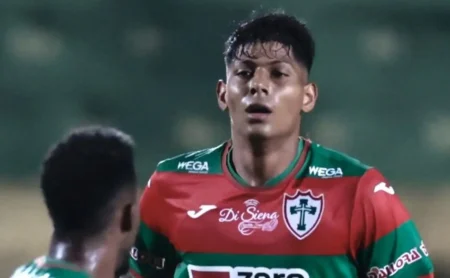 Acordo encaminhado: Zé Vitor deve jogar na Série A pelo Vitória em 2026