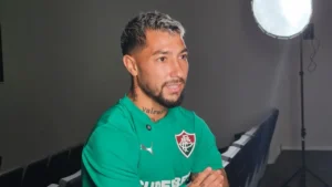 Acosta celebra dupla com Savarino e reage a críticas no Fluminense: "Não abaixo a cabeça para ninguém"