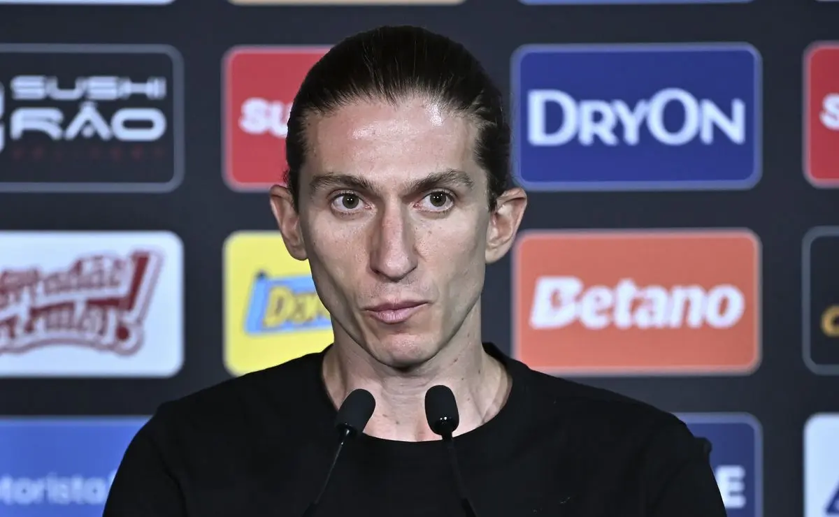 Agente de Filipe Luís define futuro e nega acerto com o Cruzeiro após deixar o Flamengo Agente de Filipe Luís define futuro e nega acerto com o Cruzeiro após deixar o Flamengo