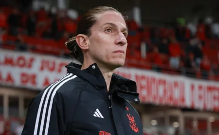 Agente de Filipe Luís planeja futuro na Europa e afasta clubes brasileiros por ora