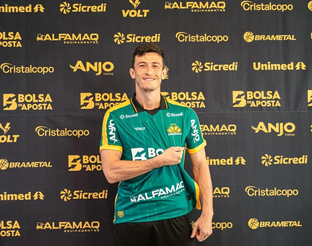 Airton e a disputa pela titularidade no Criciúma: "Quem ganha é o clube"