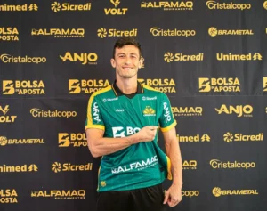 Airton e a disputa pela titularidade no Criciúma: "Quem ganha é o clube"