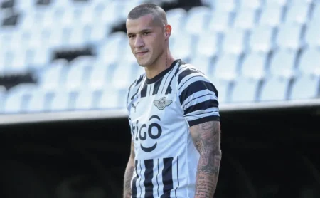 Alan Benítez no Libertad: torcedores do Internacional sugerem troca por Rochet e mais dois jogadores Alan Benítez no Libertad: torcedores do Internacional sugerem troca por Rochet e mais dois jogadores