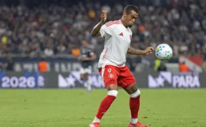 Alejandro é dúvida no Inter contra o São Paulo após sentir dores no treino. Alejandro é dúvida no Inter contra o São Paulo após sentir dores no treino.