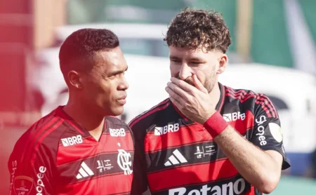 Alex Sandro avalia futuro no Flamengo, recebe sondagens dos EUA e pode decidir em 2027 Alex Sandro avalia futuro no Flamengo, recebe sondagens dos EUA e pode decidir em 2027