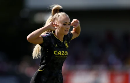 Alisha Lehmann rebate críticas: "Me veem como atleta e criadora de conteúdo"