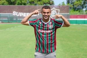 Alisson regularizado no BID e disponível para estreia pelo Fluminense