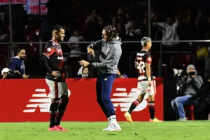Alisson se destaca em estatísticas com Zubeldía e reforça o Fluminense