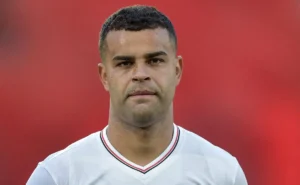 Alisson se aproxima de saída do São Paulo e tem o Fluminense como possível destino, informa jornalista