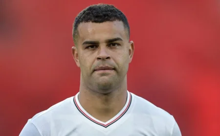 Alisson se aproxima de saída do São Paulo e tem o Fluminense como possível destino, informa jornalista