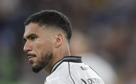 Allan retorna de lesão e é titular em Botafogo x Barcelona; Artur inicia no banco