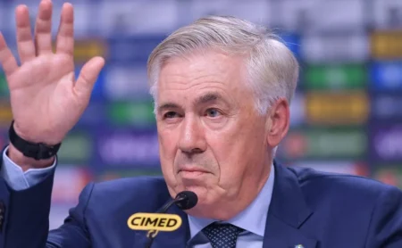 Ancelotti planeja esquema com 4 atacantes e sem centroavante fixo, revela Zinho: Sistema 4-2-4 Ancelotti planeja esquema com 4 atacantes e sem centroavante fixo, revela Zinho: "Sistema 4-2-4"