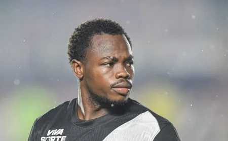 Andrés Gómez critica Vasco após eliminação no Carioca