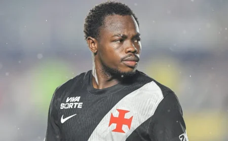 Andrés Gómez, destaque do Vasco, substitui Arias na derrota da Colômbia para a França Andrés Gómez, destaque do Vasco, substitui Arias na derrota da Colômbia para a França