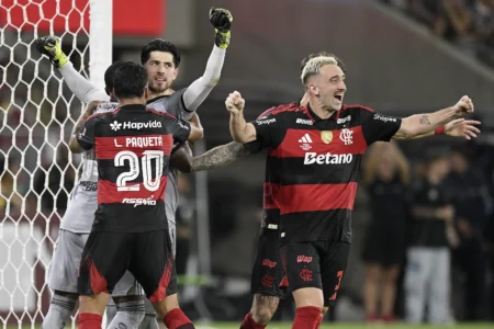 Análise: Jardim busca corrigir erros, e Flamengo exibe o brilho de Rossi rumo ao título Análise: Jardim busca corrigir erros, e Flamengo exibe o brilho de Rossi rumo ao título