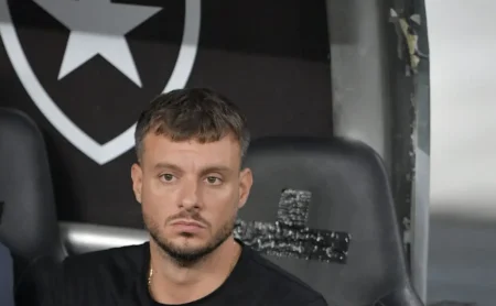 Anselmi alerta para fragilidade defensiva do Botafogo e poderio ofensivo do Palmeiras