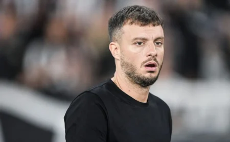 Anselmi lamenta ofensas da torcida após derrota do Botafogo no clássico