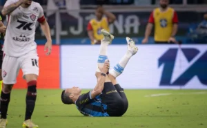 Antônio Dutra Jr., dirigente do Grêmio, critica pergunta sobre lesão de Marlon: “Não é o momento”