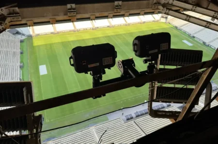 Arena Corinthians recebe instalação de sistema semiautomático de impedimento