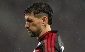 Arrascaeta demonstra irritação com a saída de Filipe Luís e bastidores do Flamengo esquentam Arrascaeta demonstra irritação com a saída de Filipe Luís e bastidores do Flamengo esquentam