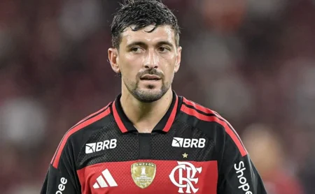 Arrascaeta figura ao lado de Messi em lista de jogadores mais decisivos do mundo, segundo estudo