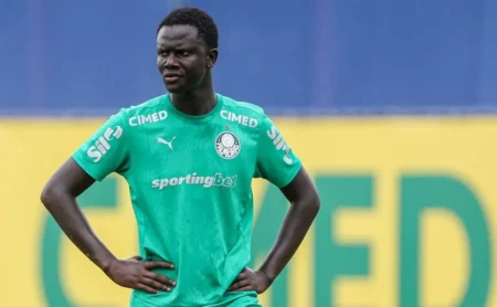 Arsenal de olho em zagueiro do Palmeiras, Koné, líder da Premier League se interessa