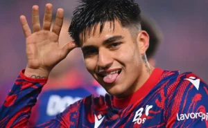 Arsenal e Flamengo disputam Santiago Castro; Bologna pede R$ 242 milhões