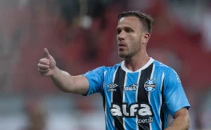 Arthur contata ídolo do Grêmio antes dos Gre-Nais, e gesto ganha destaque após título do Gauchão