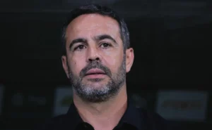 Artur Jorge se aproxima de retorno ao Brasil após acordo por rescisão com o Al-Rayyan