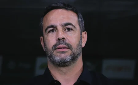 Artur Jorge se aproxima de retorno ao Brasil após acordo por rescisão com o Al-Rayyan