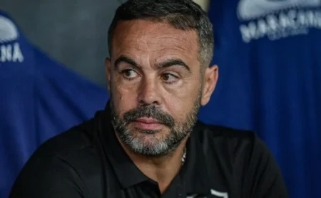 Artur Jorge: Cruzeiro foca em profundidade tática e reforço emocional, aponta PVC