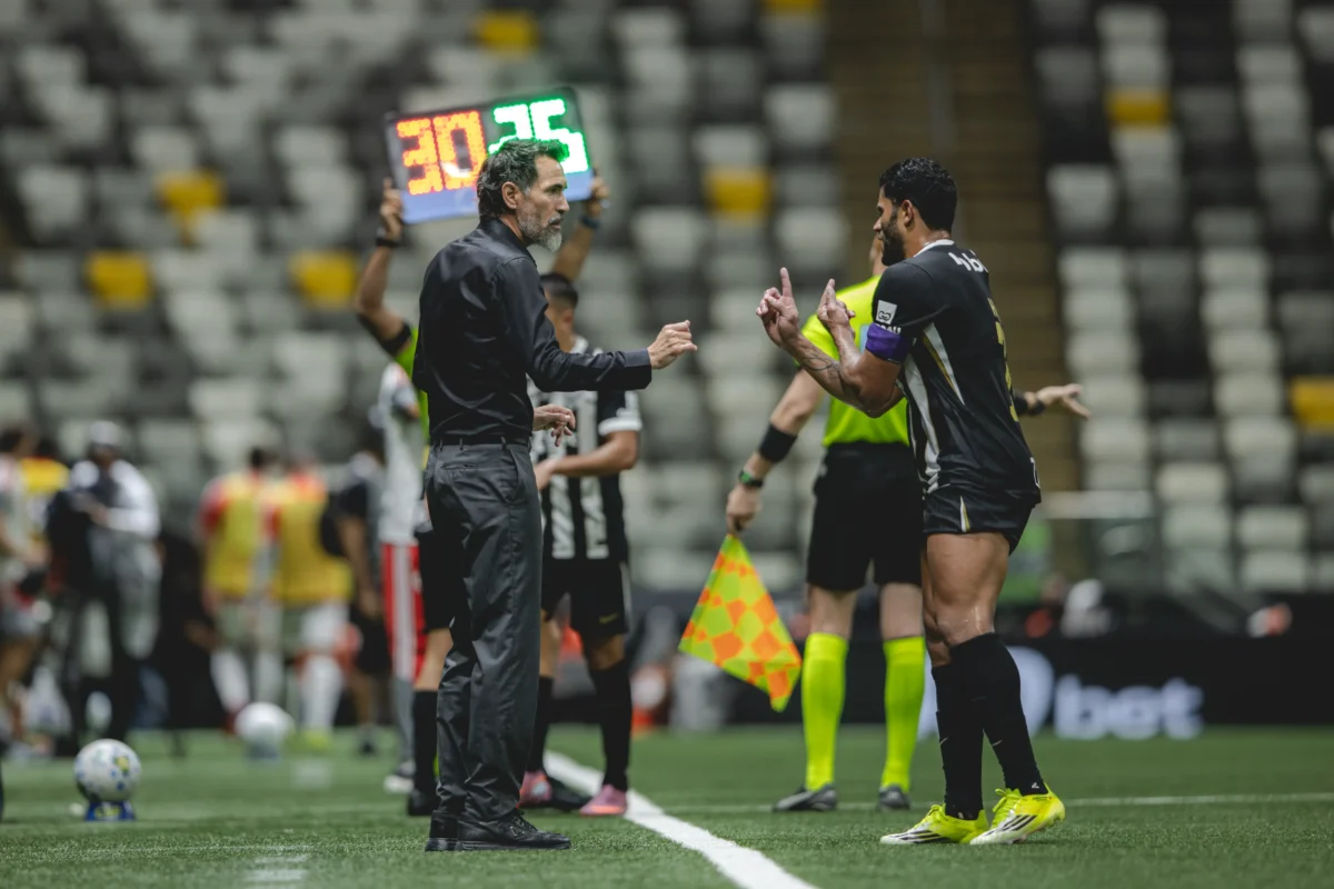 Atlético-MG: Domínguez testa 22 jogadores e esquemas em três partidas