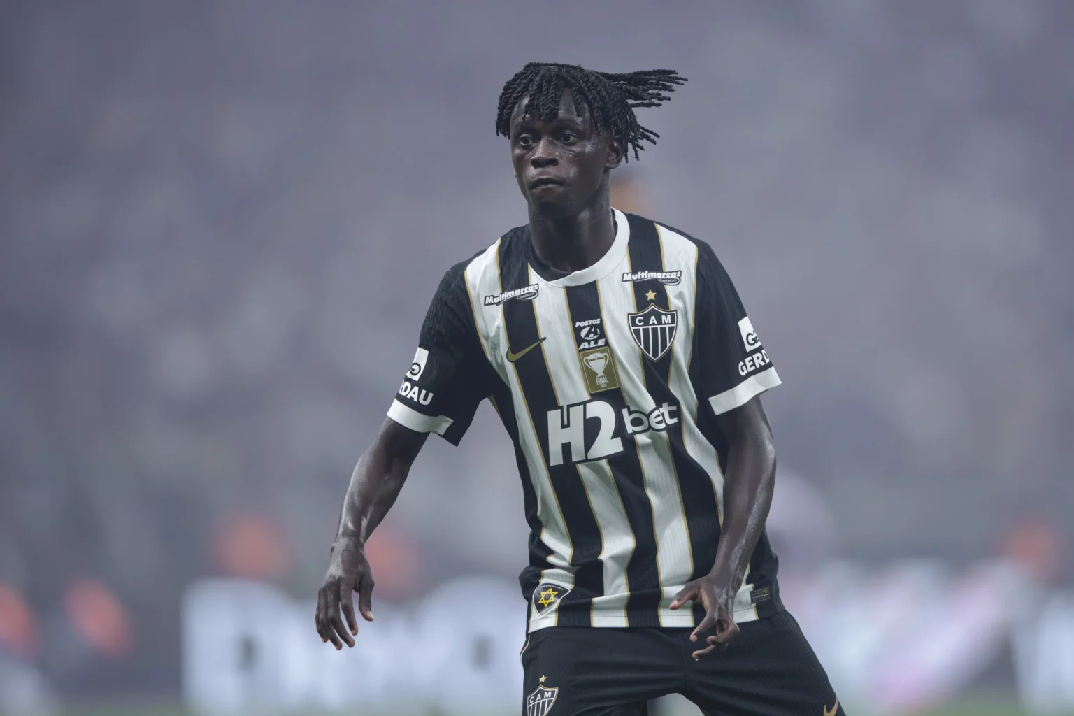 Atlético-MG renova com Cissé e aumenta multa rescisória