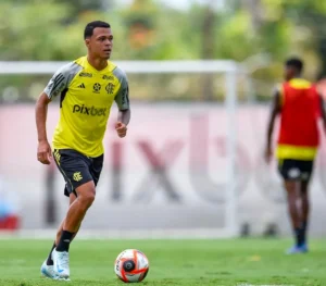 Atlético-MG contrata lateral-direito do Flamengo para a base Atlético-MG contrata lateral-direito do Flamengo para a base