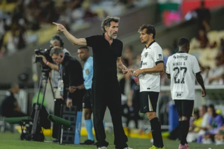 Atlético-MG: Domínguez promove mudanças, mas time ainda busca padrão vitorioso