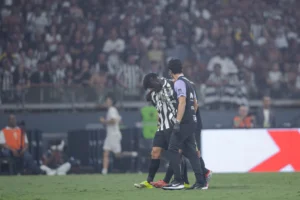 Atlético-MG: Exames descartam fratura em Cissé após lesão no clássico