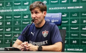 Auxiliar explica razão de Renê ter cobrado pênalti decisivo em clássico contra o Vasco