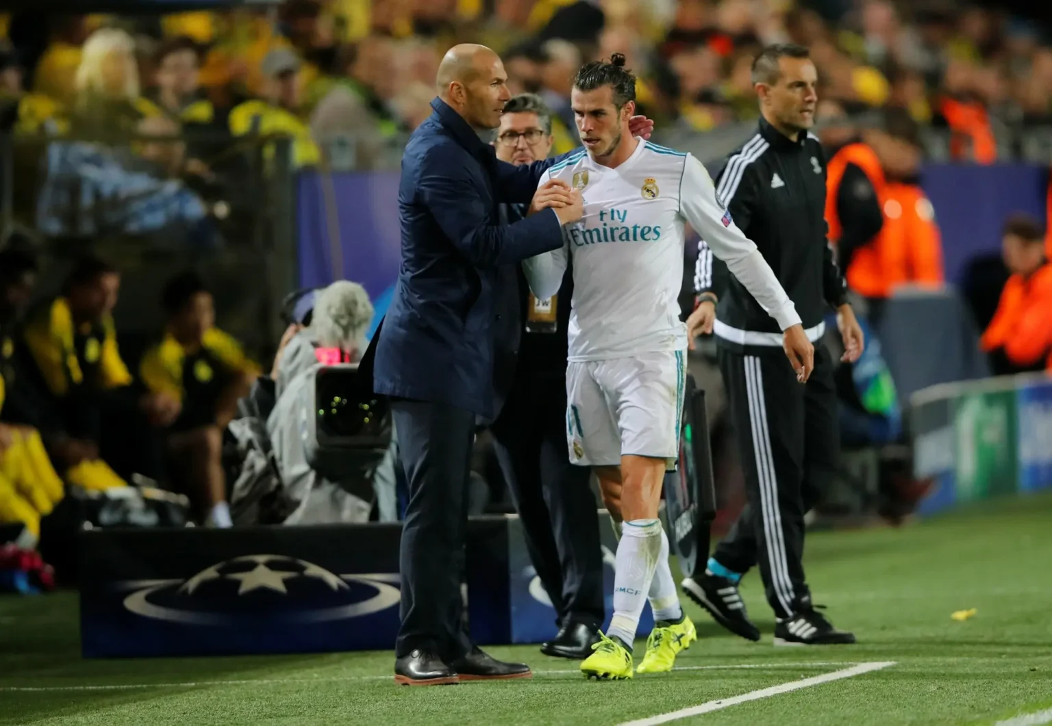 Bale expõe bastidores com Zidane e Ancelotti no Real Madrid: "Não precisa ser treinador"