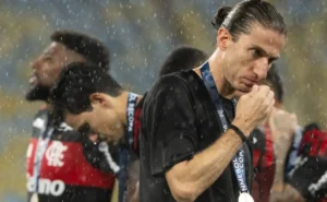 BAP dispensa elenco do Flamengo após saída de Filipe Luís; Leonardo Jardim assume em clima tenso