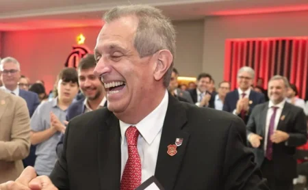 Bap libera recursos, e Flamengo planeja investimento de até R$ 183 milhões por atacante reserva de Pedro