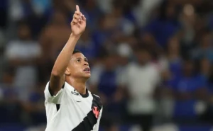 Barros retorna à lista de relacionados do Vasco para o jogo contra o Grêmio pelo Brasileirão Barros retorna à lista de relacionados do Vasco para o jogo contra o Grêmio pelo Brasileirão