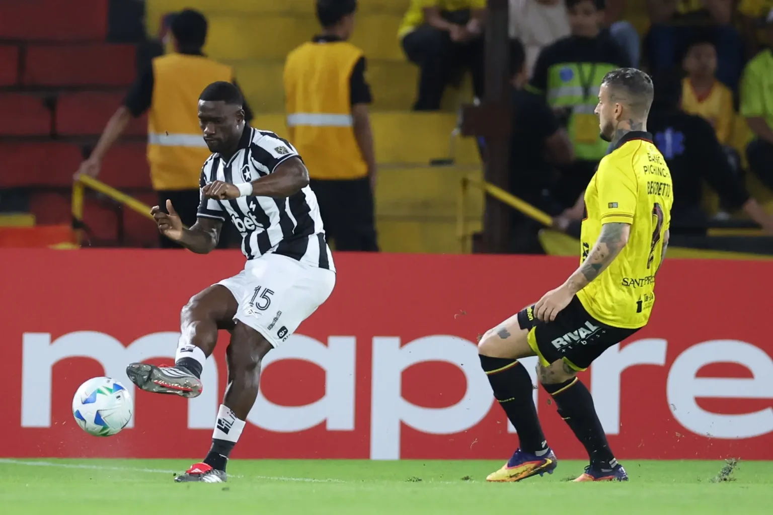 Bastos se consolida na zaga do Botafogo e é reforço para Anselmi aos 35 anos