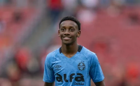 Benfica busca novo encontro por Gabriel Mec e sinaliza oferta ao Grêmio em junho.