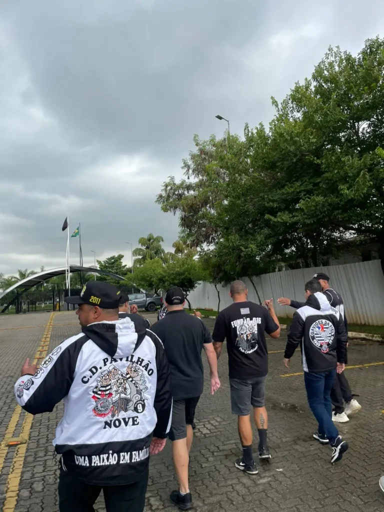 Bidu se retrata com a torcida do Corinthians após polêmica declaração